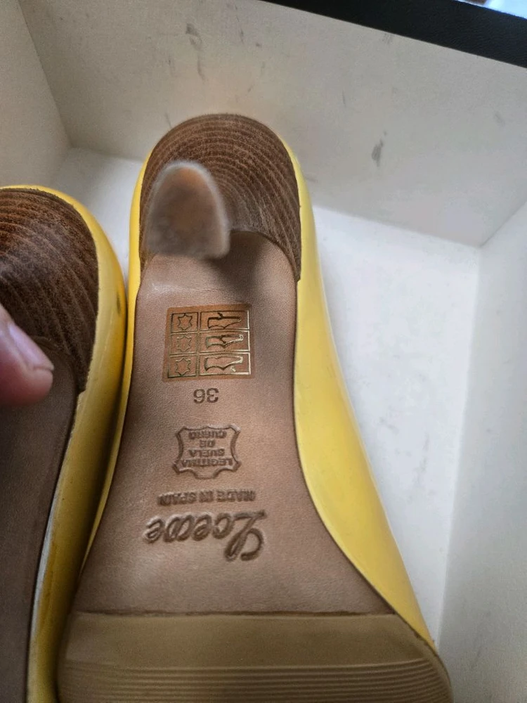 LOEWE 옐로하이힐235 이미지