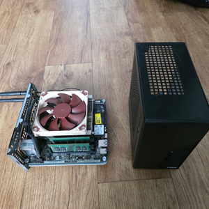ASRock DeskMini X300 미니 조립 PC 판매합니다. 이미지
