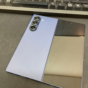 갤럭시Z폴드6 네이비 256GB 무잔상 상태좋은 중고96만3천팝니다 이미지