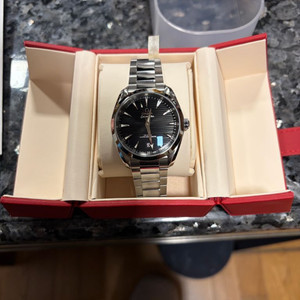 오메가 아쿠아테라 38mm 흑판 이미지