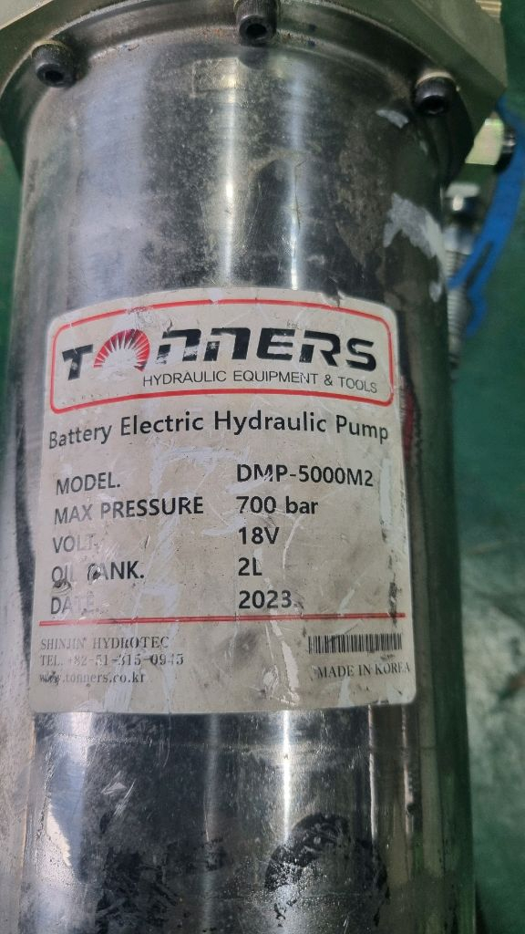 TONNERS 브랜드의 배터리 전동 유압펌프 DMP-5000M2 이미지