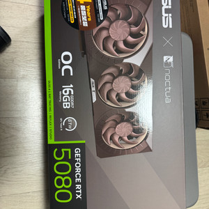 RTX 5080 녹투아 그래픽카드 이미지