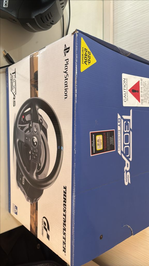 트러스트마스터 t300rs gt 에디션 이미지
