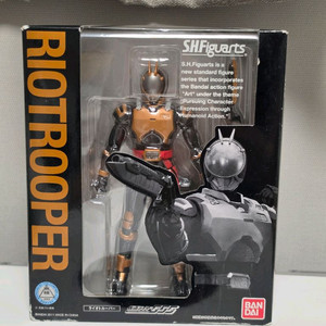 반다이 가면라이더 파이즈 S.H.Figuarts 라이오트루퍼 피규어 이미지