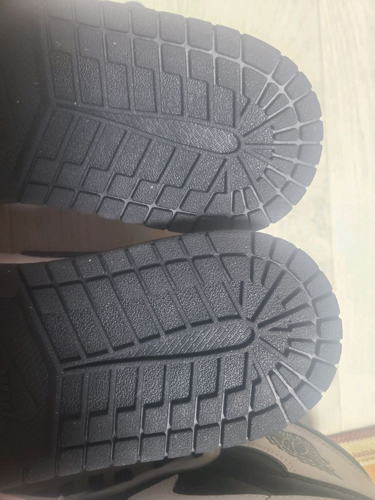 285 조던1 로우 블리치드 코랄 이미지