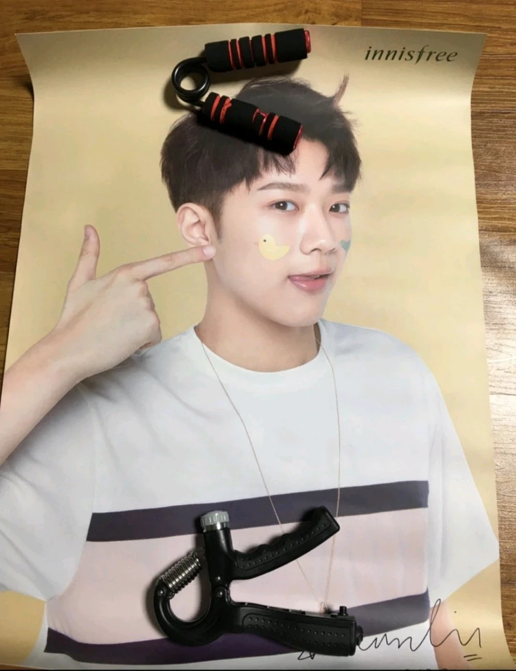 이니스프리 워너원 포스터 박지훈,배진영,라이관린 이미지