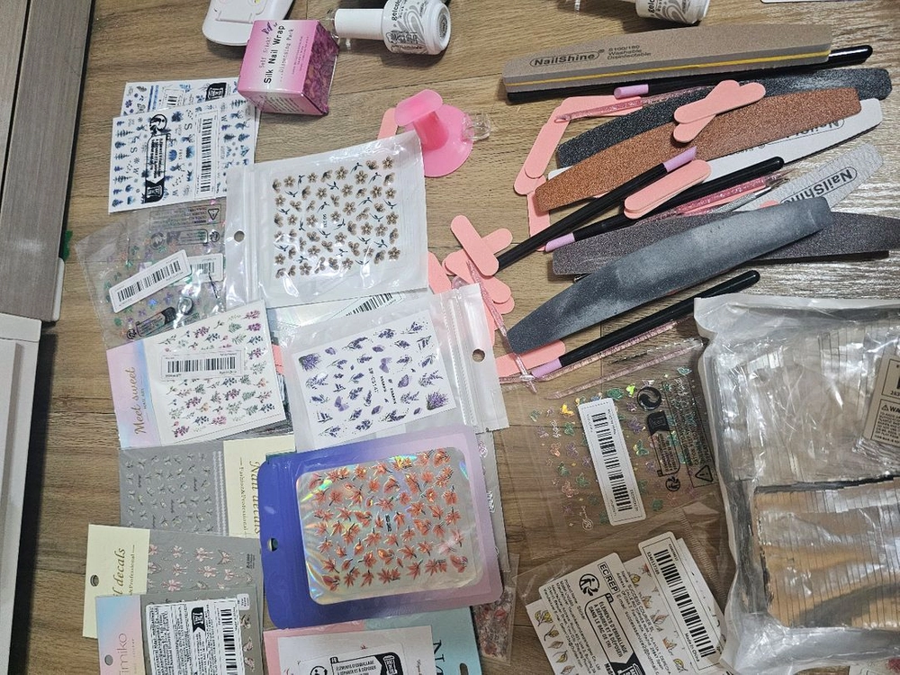 네일아트 용품 일괄 (젤네일, 파츠, 스티커) 이미지