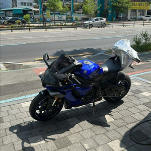 yamaha R1 이미지