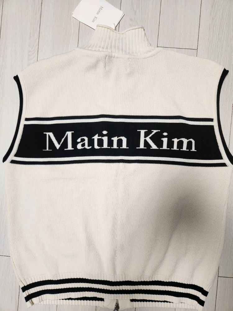 택 새상품) MATIN KIM SPELL 마뗑킴 스펠 포인트 스트라이프 니트 베스트 조끼 사이즈L여러 중고사이트에도 이미지