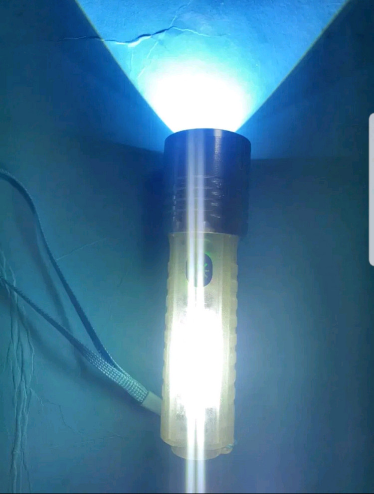 (무료배송)괴물급 밝은랜턴,손전등,낚시,해루질,캠핑 이미지