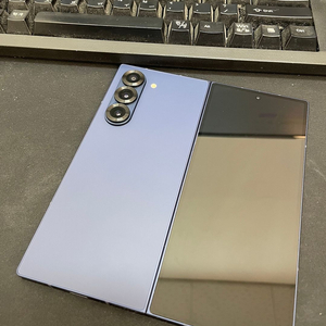 갤럭시Z폴드6 네이비 256GB 무잔상 상태좋은 중고96만3천팝니다 이미지