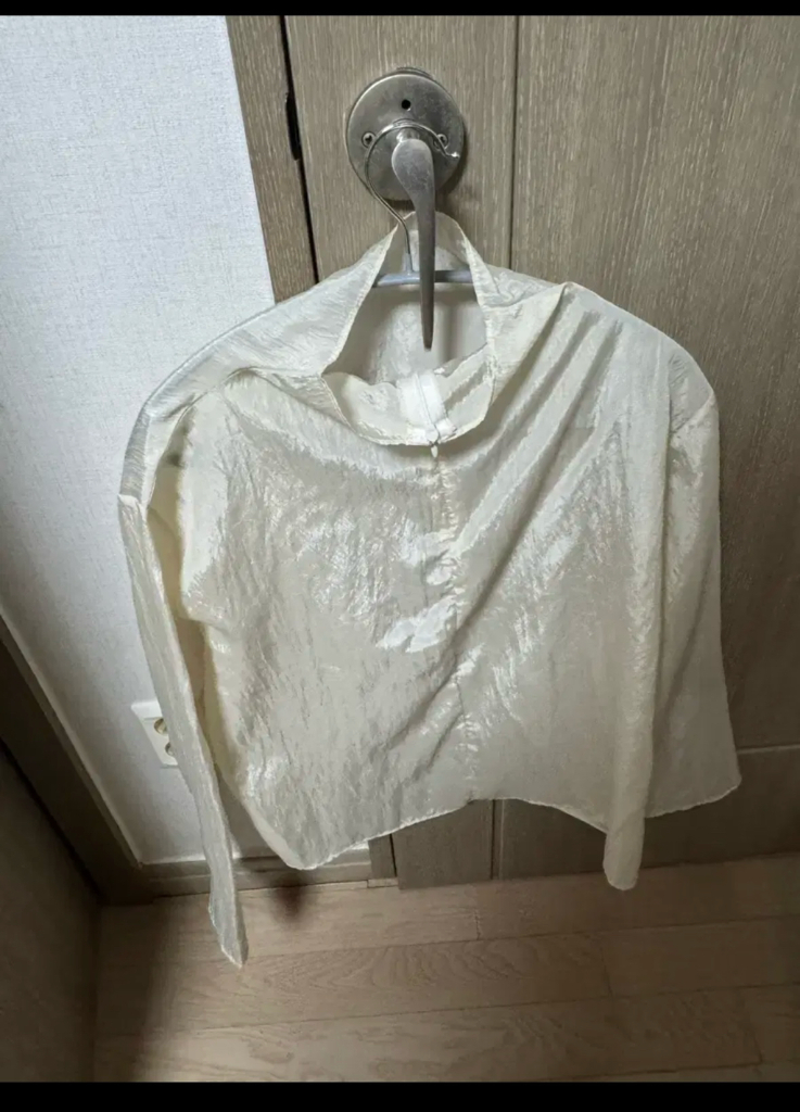 위드아웃썸머 레이어드 새틴 블라우스 베이지 이미지