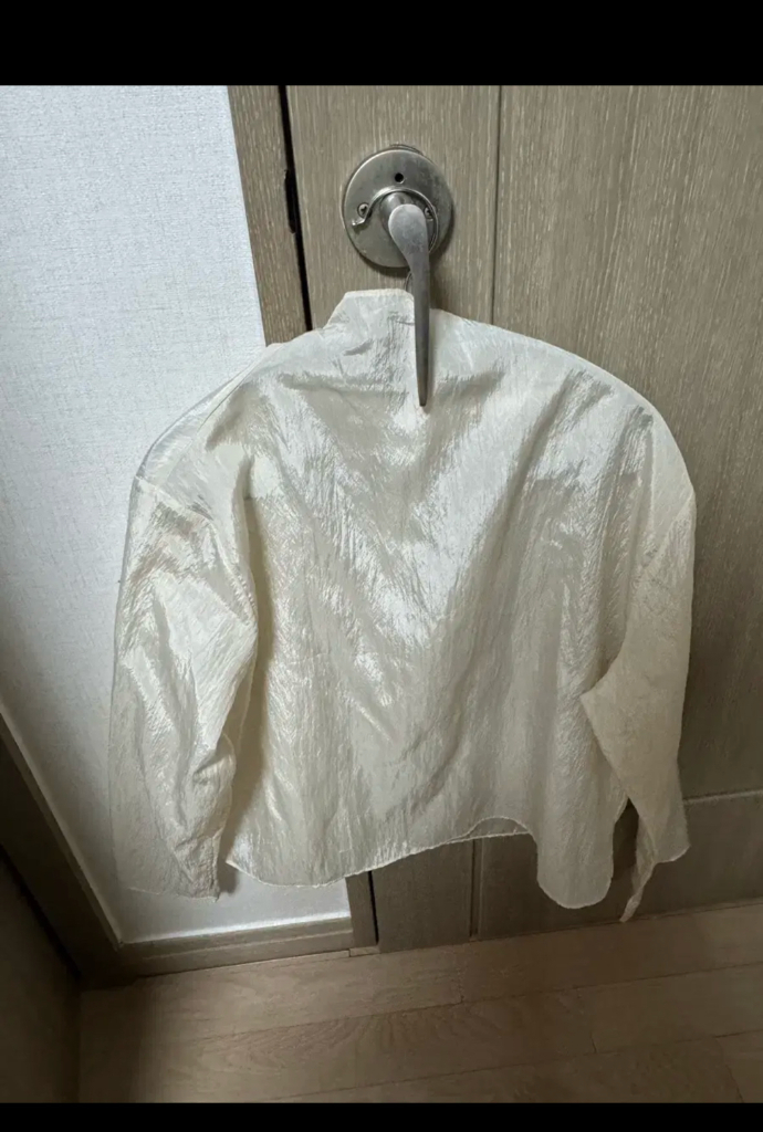 위드아웃썸머 레이어드 새틴 블라우스 베이지 이미지