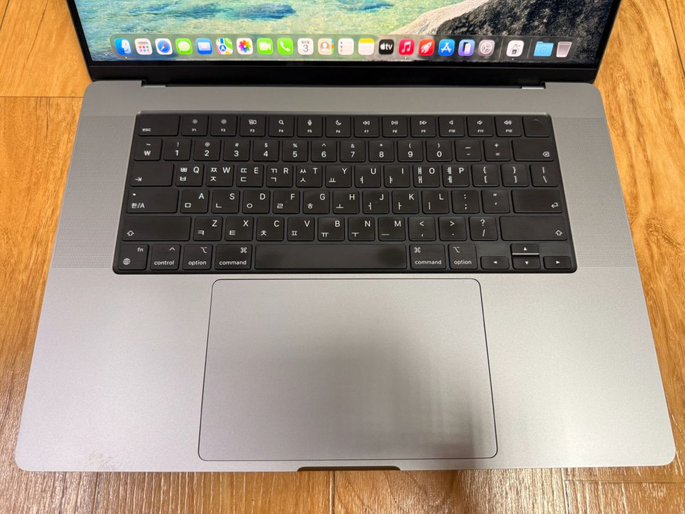 맥북프로 16인치 M1 Max 32GB/1TB/32코어 GPU 이미지