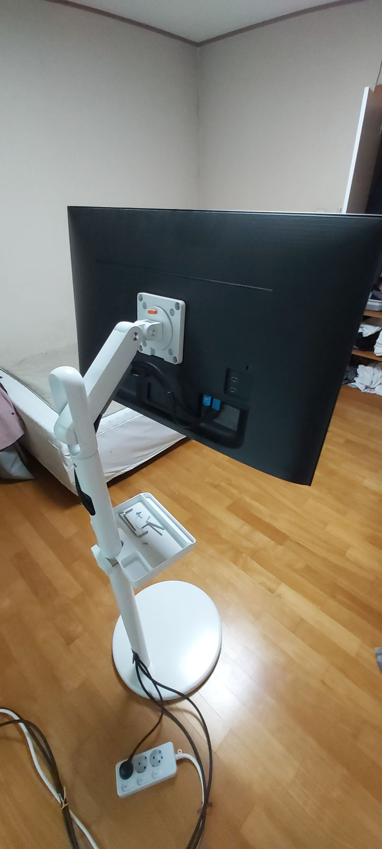 삼성스마트tv모니터 m5 32 이동식거치대 이미지
