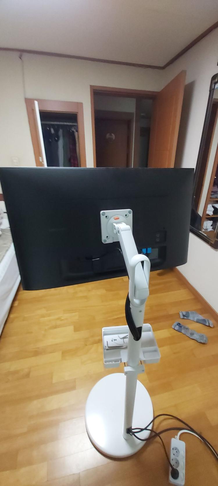 삼성스마트tv모니터 m5 32 이동식거치대 이미지