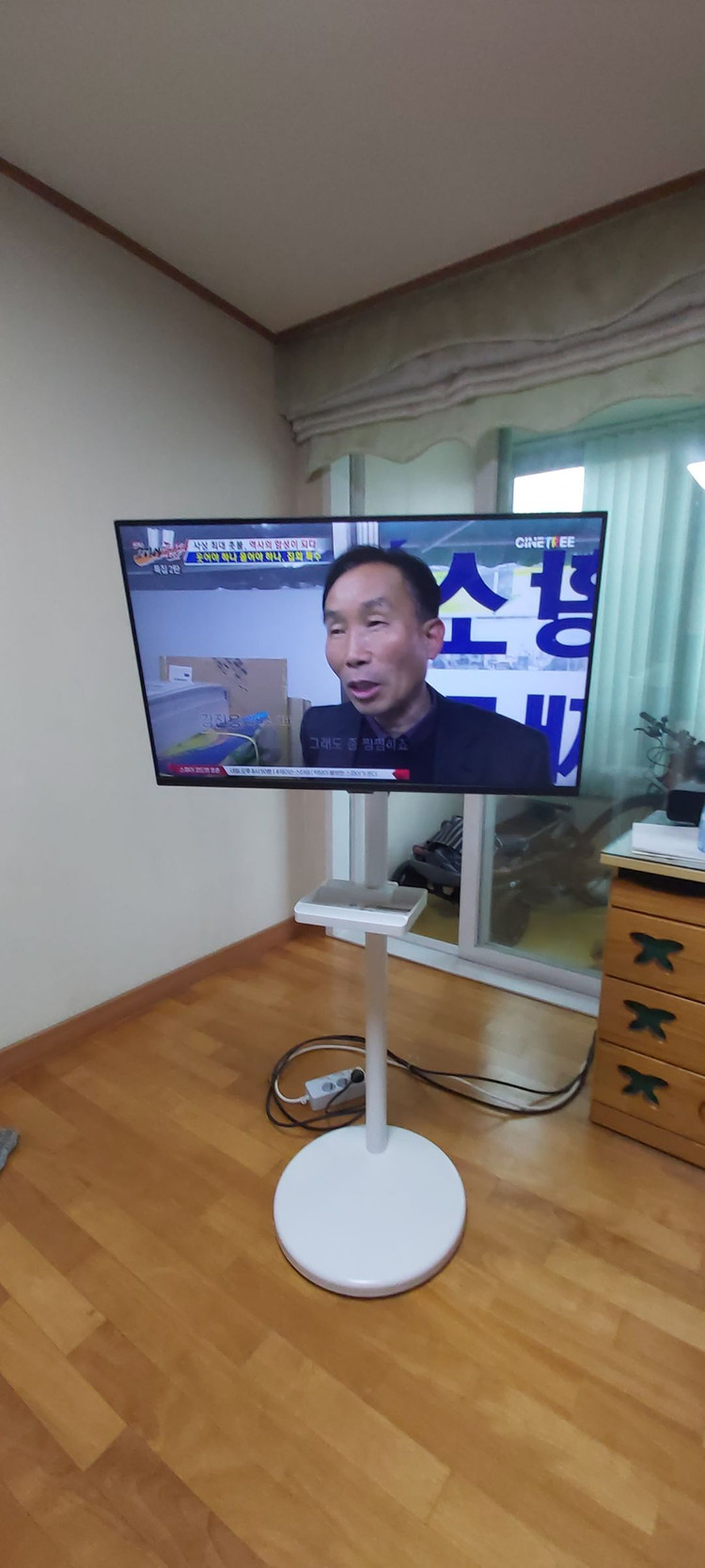 삼성스마트tv모니터 m5 32 이동식거치대 이미지