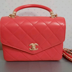 CHANEL Calfskin Leather Shoulder/Crossbody Bag. Chain Smooth 이미지