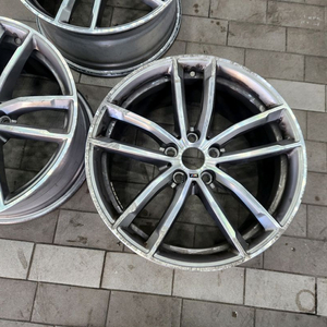 18인치 정품 bmw g30 5시리즈 662m 순정 중고 리어휠 1짝 이미지