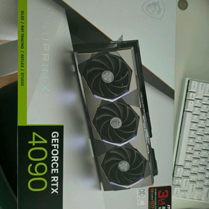 RTX 4090 suprim 이미지