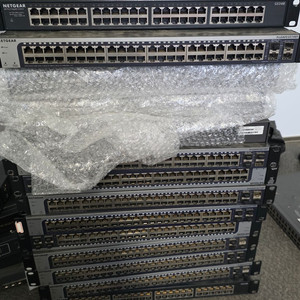 넷기어 ProSAFE GS748T v5 스위치 허브 이미지