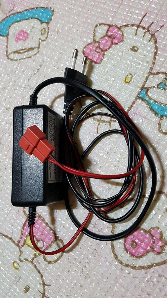 15V 1.2A유아전동자동차(DYC-1512CH),배터리충전,전동오토바이,전자피아노,전동완구 등...사용 이미지