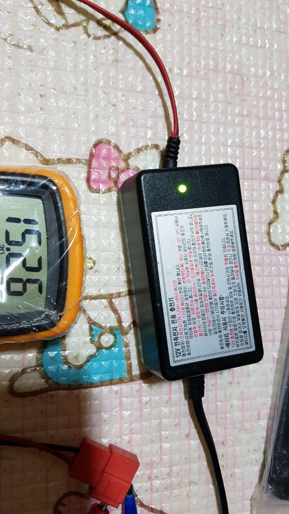 15V 1.2A유아전동자동차(DYC-1512CH),배터리충전,전동오토바이,전자피아노,전동완구 등...사용 이미지