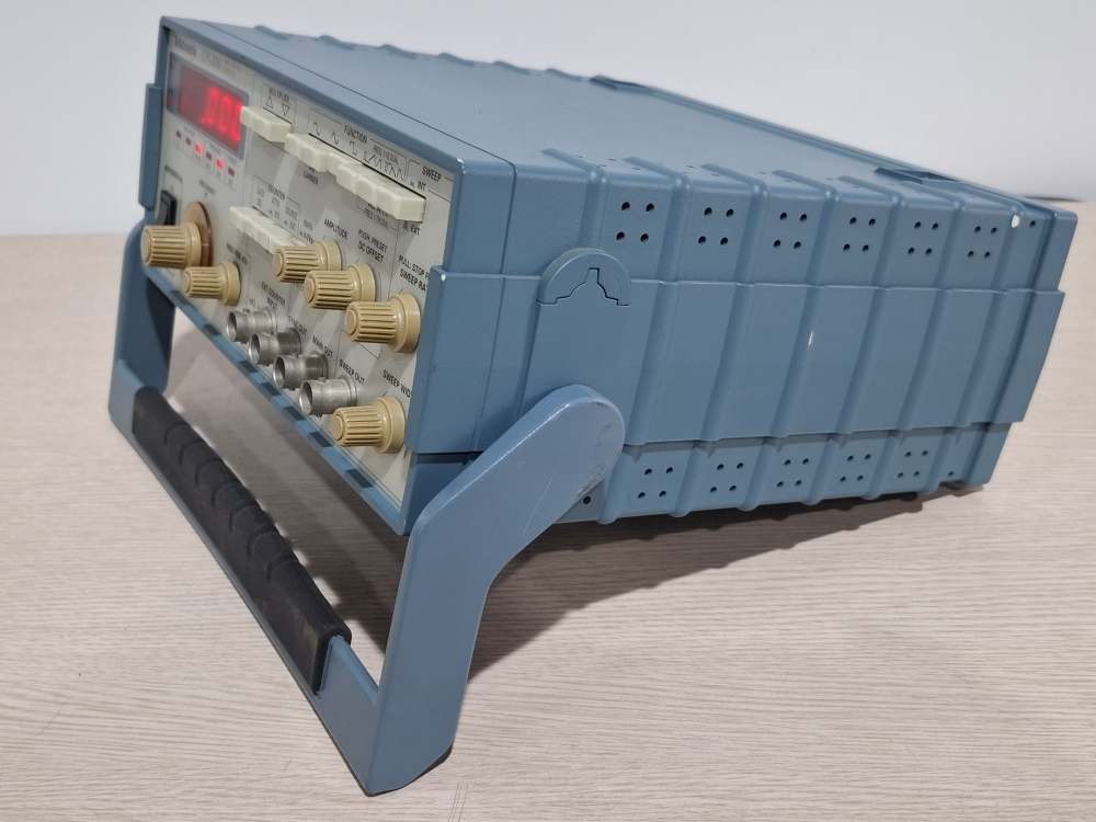 Tektronix CFG280 Function Generator 함수발생기 이미지