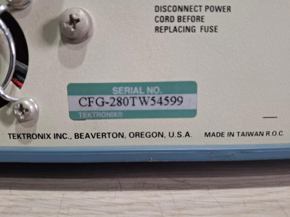 Tektronix CFG280 Function Generator 함수발생기 이미지