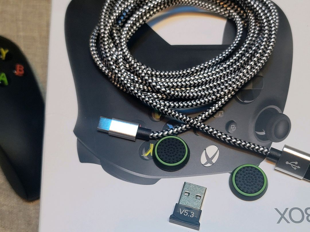 XBOX 엑박 4세대 게임패드 풀 패키지 전용충전지+USB3미터 케이블+ 블루투스동그리+스틱보호 캡 이미지
