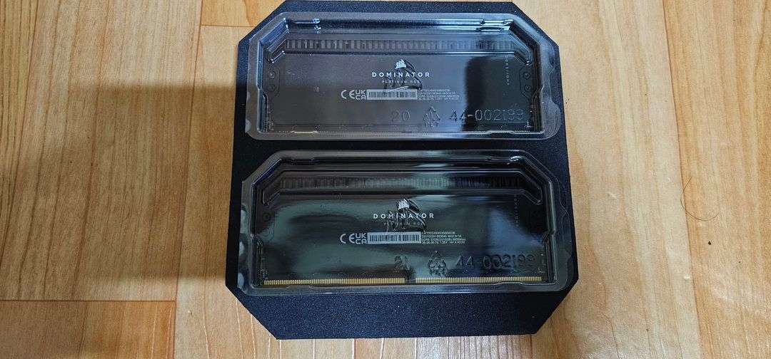 커세어 도미네이트 플레티넘 DDR5 32GB ( 16 x 2 ) 메모리 판매합니다 이미지