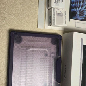 맥북 프로 14인치 M5 칩, 32GB 메모리 2tb 10/10코어 제품이에요 이미지