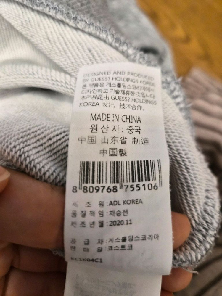 게스 삼각 로고 맨투맨 티셔츠 회색 m 이미지
