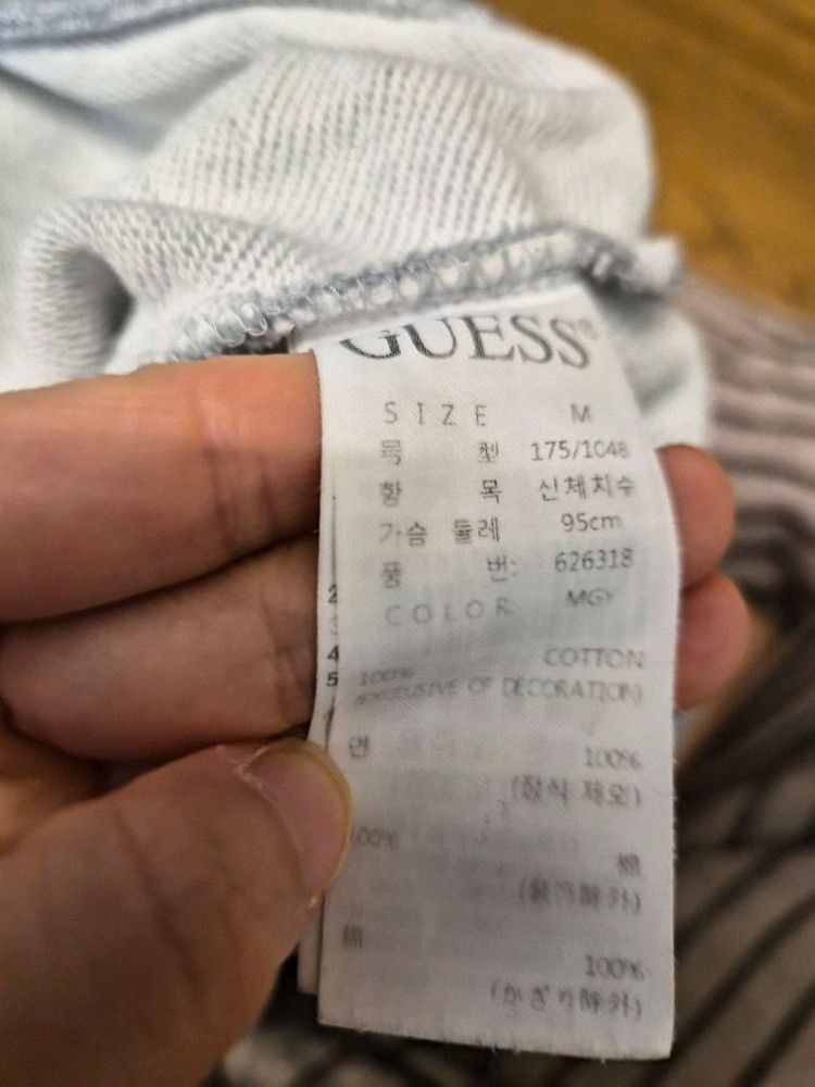 게스 삼각 로고 맨투맨 티셔츠 회색 m 이미지