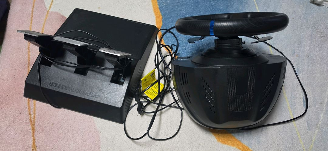 트러스트마스터 t300 rs gt 페달 이미지