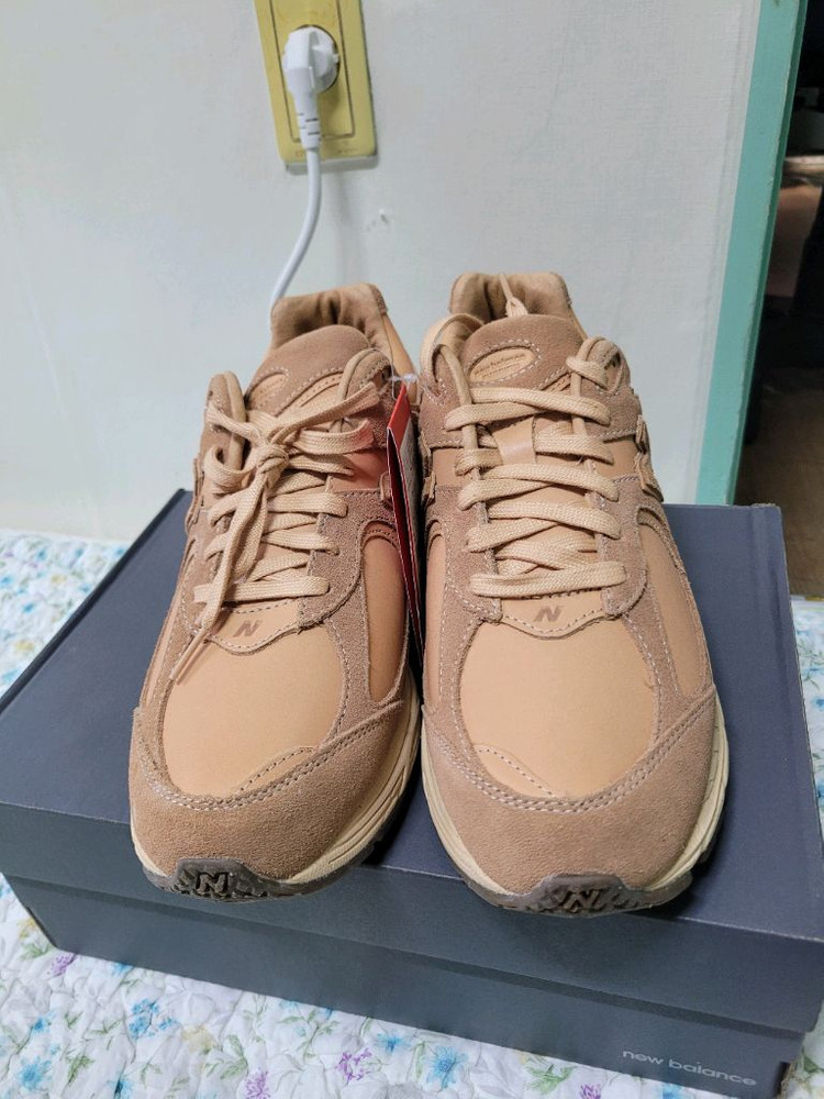 뉴발란스 2002R 브라운 240새상품 이미지
