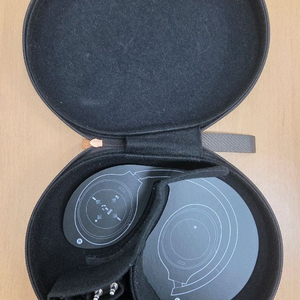 소니 WH-1000XM4 케이스와 구성품 이미지