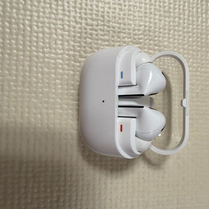 갤럭시 버즈3 프로 화이트 이미지