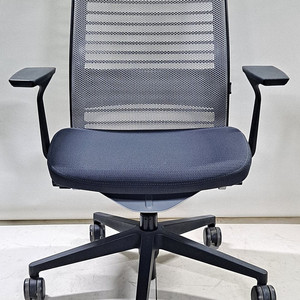스틸케이스 씽크 V2 의자 (Steelcase Think V2 Chair 465A300) - 회색, 파손 이미지