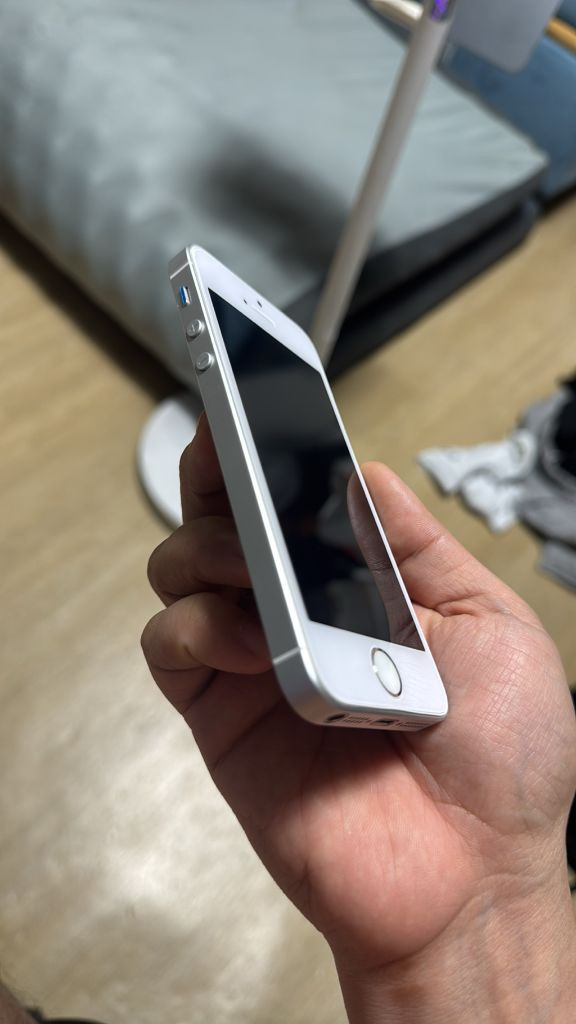 아이폰 se1 실버 64GB 무음카메라 이미지