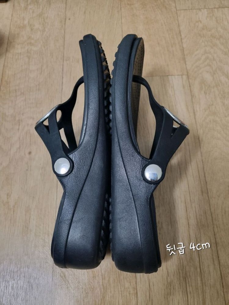 크록스 여성 쪼리샌들 W6 230 이미지