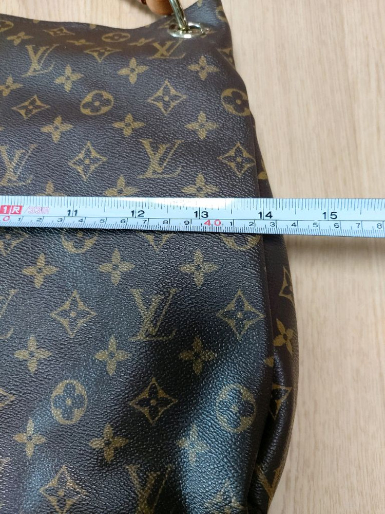 **** 클래식 모노그램 패턴 스타일 가방 이미지