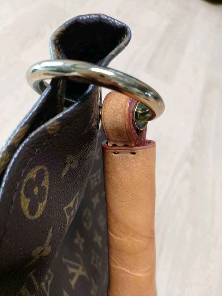 **** 클래식 모노그램 패턴 스타일 가방 이미지
