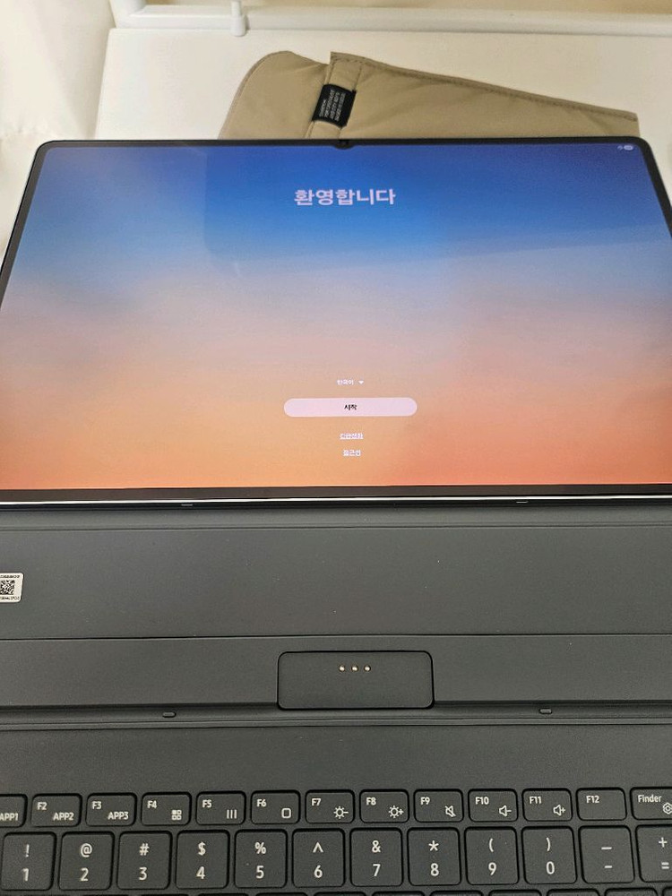 갤럭시탭 S11 울트라 5G 512GB 실버/ 실사용 5회 미만 SS급/ 키북 정품, 강화유리, 파우치 포함 이미지