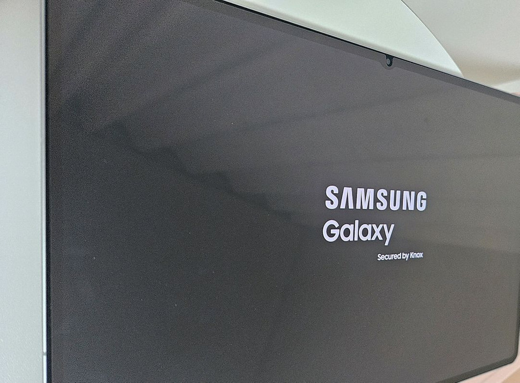 갤럭시탭 S11 울트라 5G 512GB 실버/ 실사용 5회 미만 SS급/ 키북 정품, 강화유리, 파우치 포함 이미지