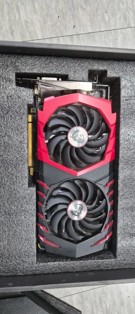 GeForce GTX 1070 그래픽카드 이미지