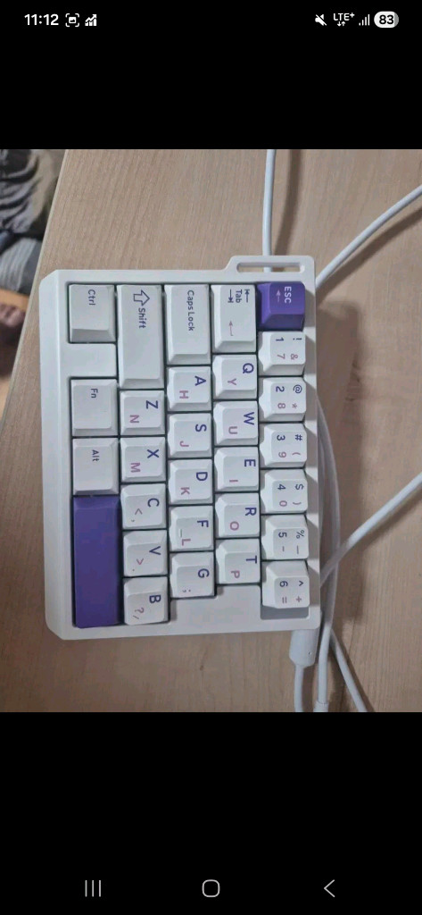 퓨리큐브 M30HE 마그네틱 왼손 키보드 화이트 퍼플 이미지