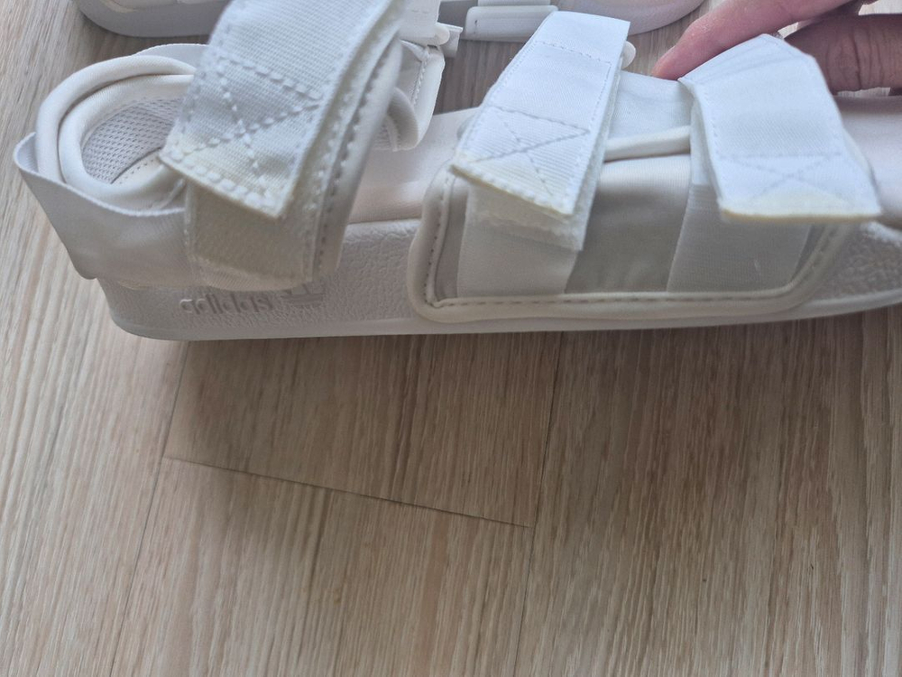 아디다스 남성 샌들 이미지
