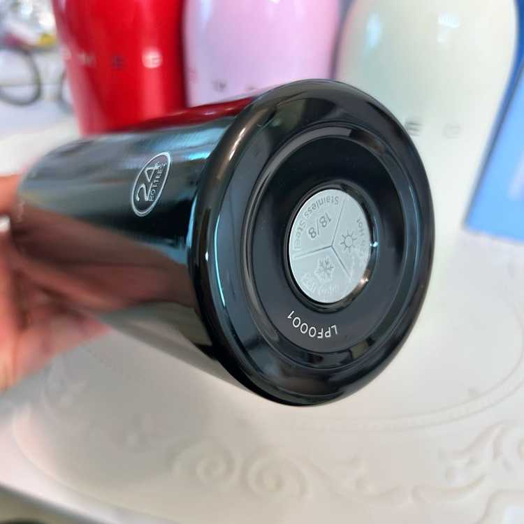스메그 SMEG 휴대용보틀 500ml 24온스 텀블러 새상품 이미지
