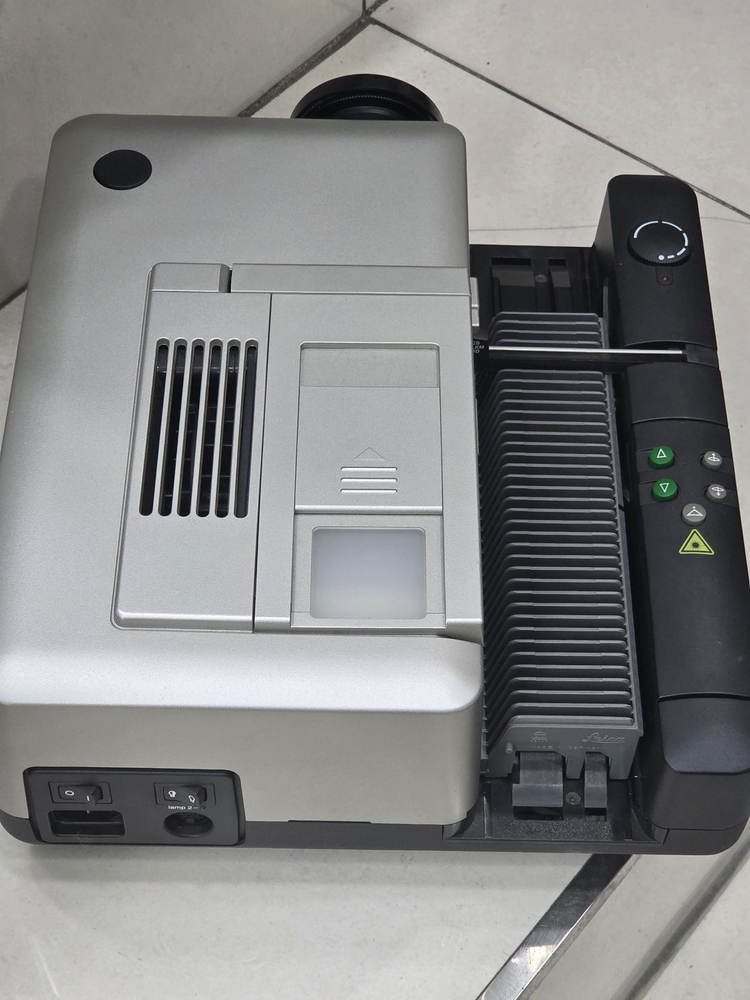 라이카 PRADOVIT P600 IR 환등기 팝니다. (가격인하) 이미지